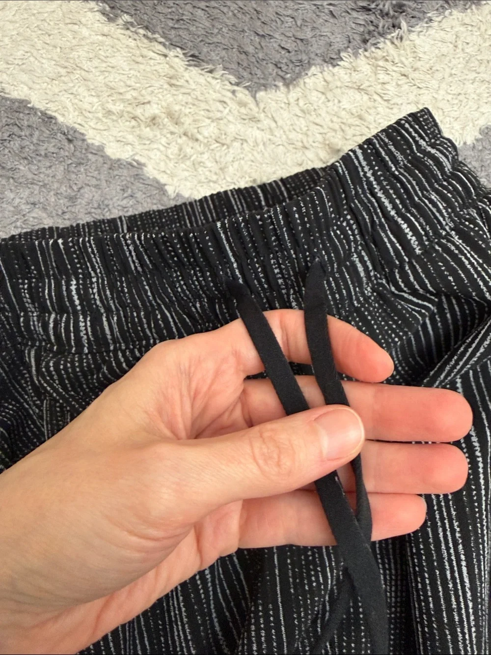 Athleta Arrival midi Skirt in Amara Stripe Black size 4